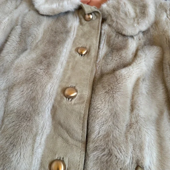 London Leathers by Lilli Ann Tan Fuzzy Jacket with Wide Collar and Cuffs - Picture 3 of 6